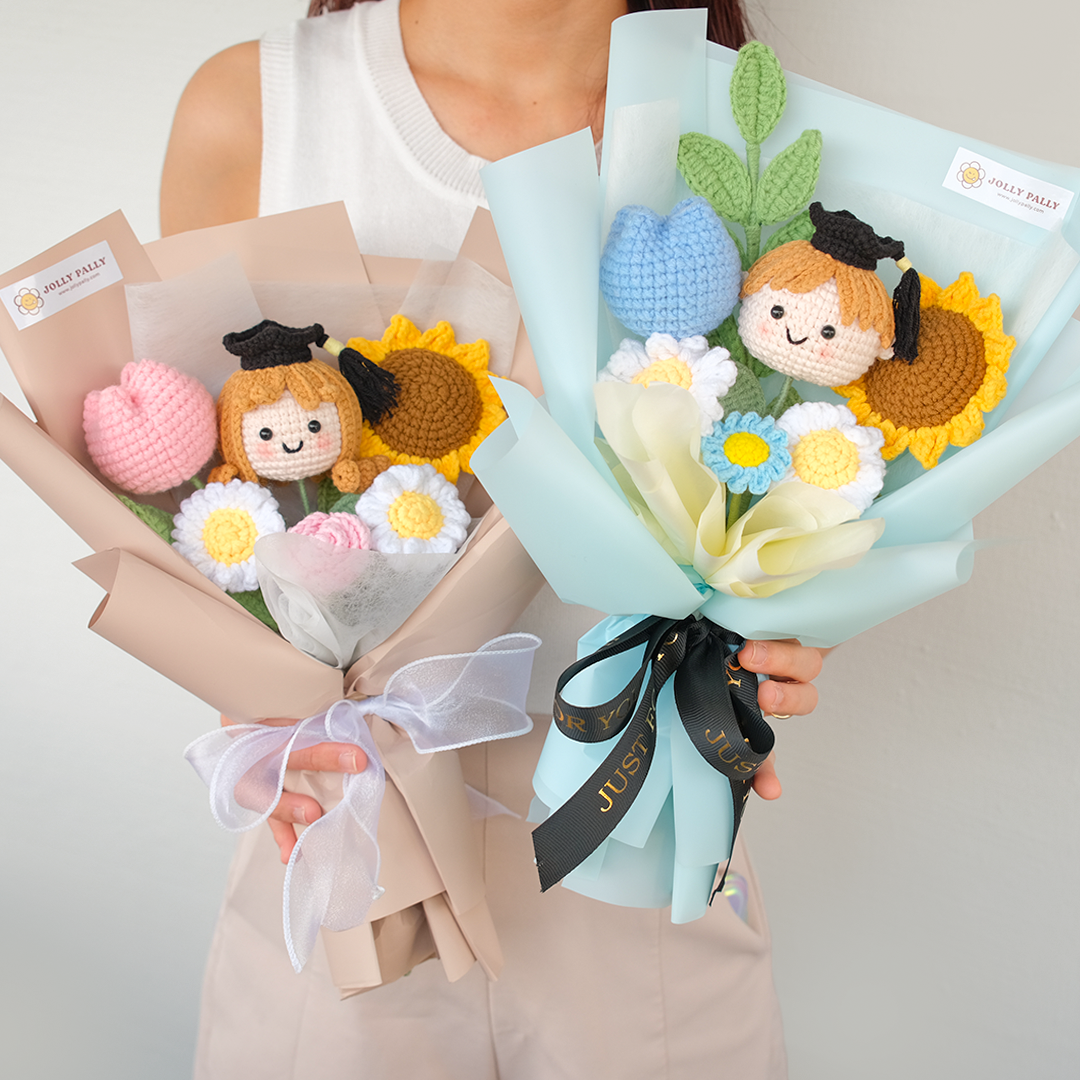 Crochet sunflower bouquet with graduation dolls (girl/boy)