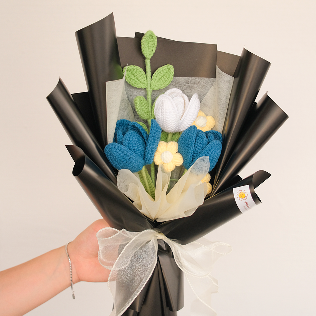 handmade crochet tulip flower bouquet blue and white