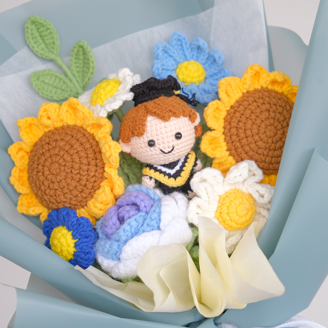 crochet flower M size bouquet with full body graduation doll boy